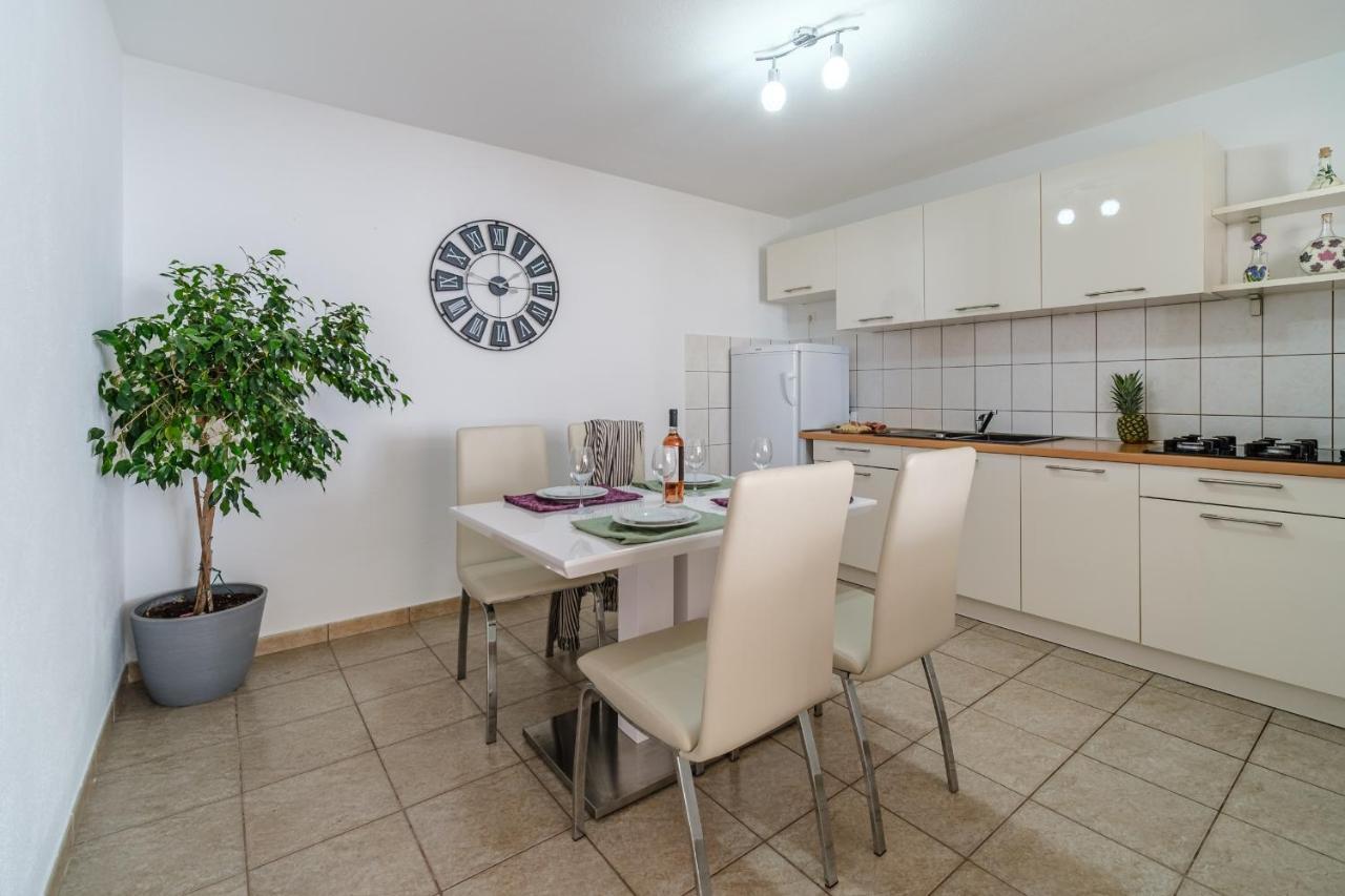 Rooms Plaza Divuje Мурвиця Екстер'єр фото