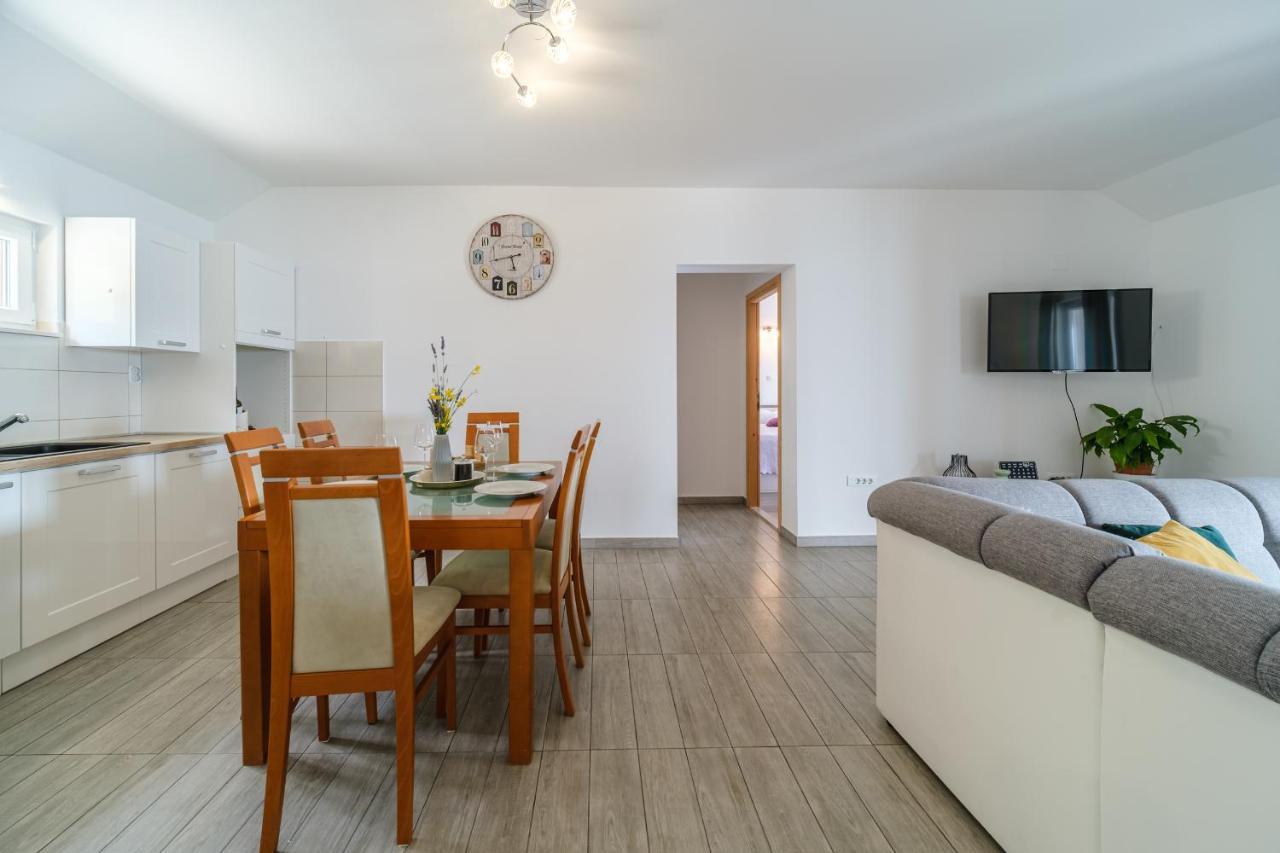 Rooms Plaza Divuje Мурвиця Екстер'єр фото