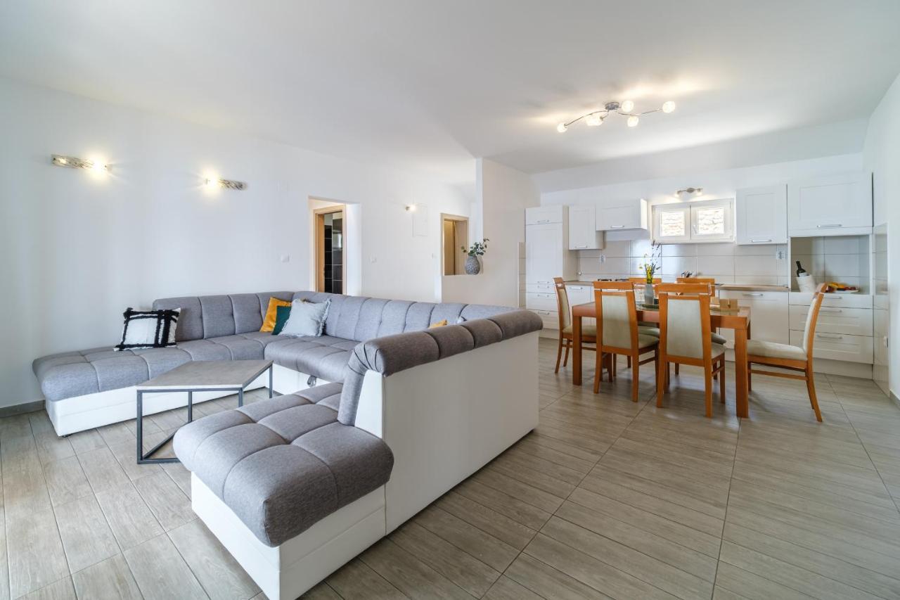 Rooms Plaza Divuje Мурвиця Екстер'єр фото